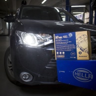 Установка BI-LED линз AOZOOM A3 MAX в Mitsubishi Outlander